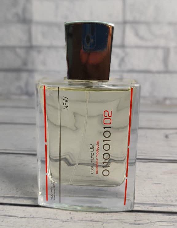 عطر ادکلن اسنتریک ملکول 02 فرگرانس ورد